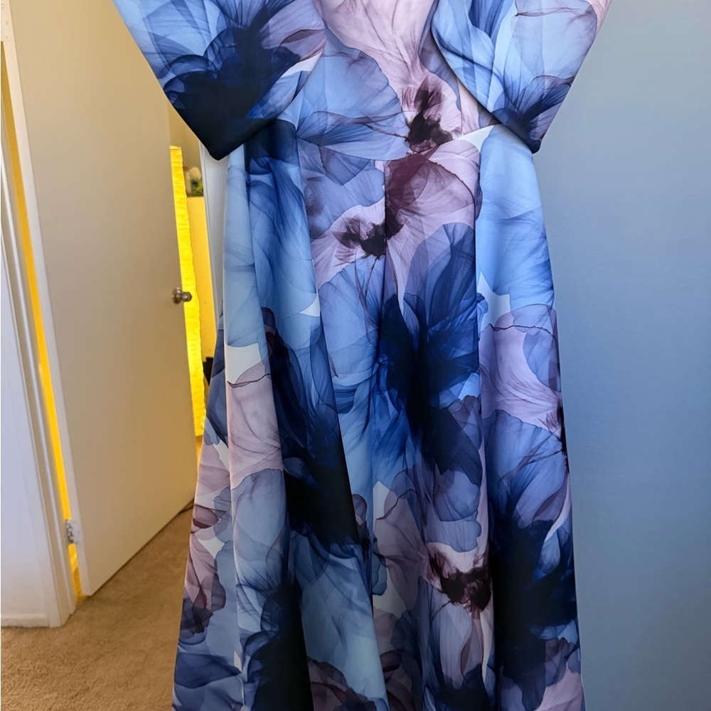 Elegant Floral Off-Shoulder Midi Dress - Picture 2 of 5